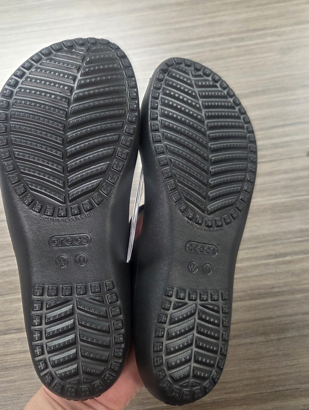 2 pairs of women's size 11 Crocs sandals - 1 new, 1 in great condition - Picture 3 of 9